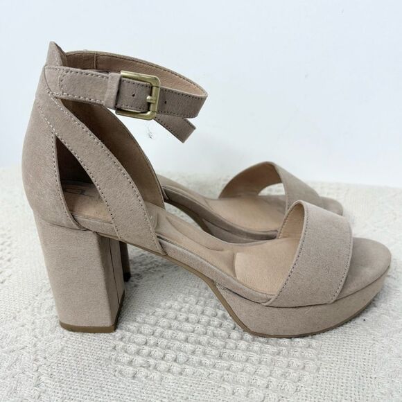 CL by Laundry Go On 2 Tan Block Heel Sandals - Picture 4 of 11
